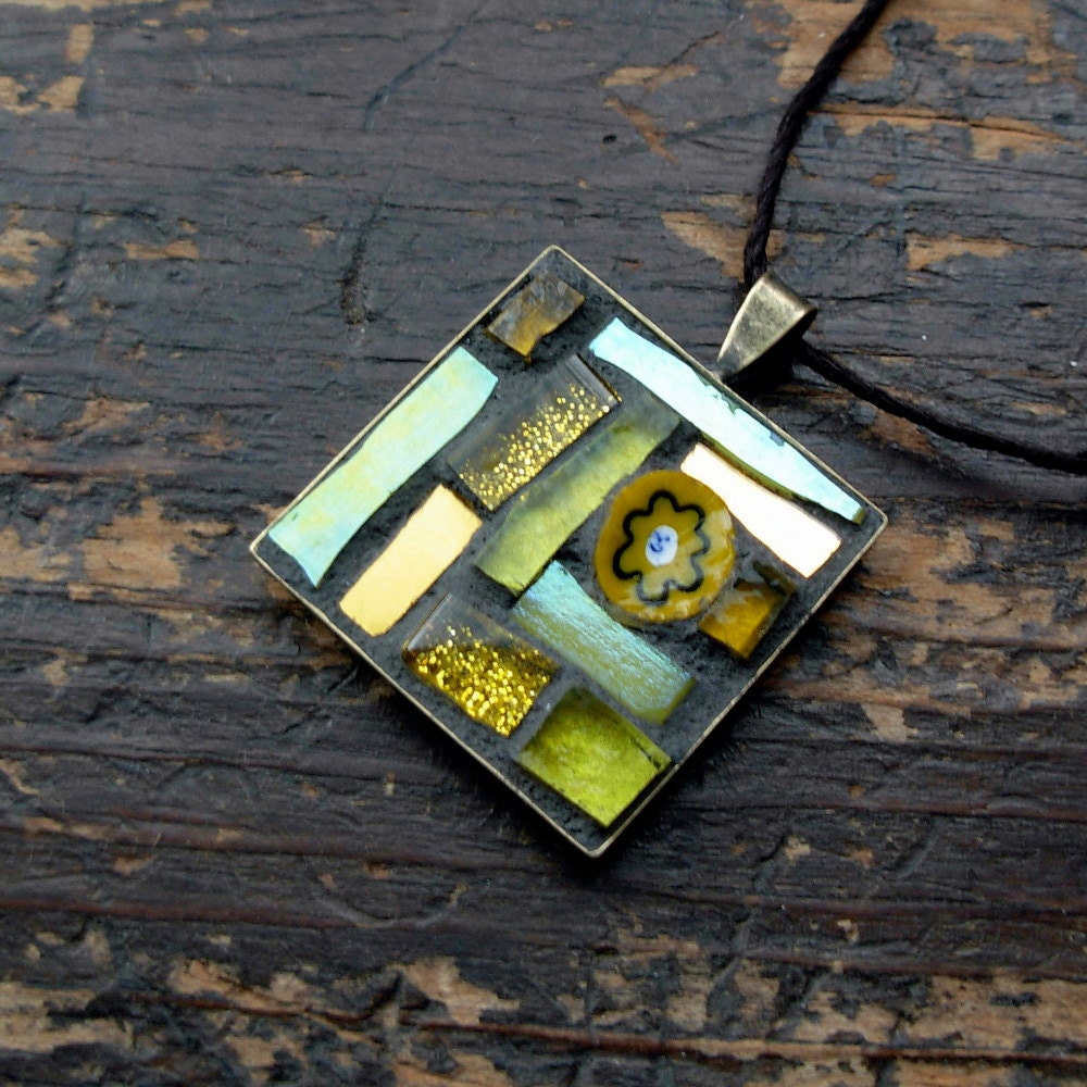 Mosaic Pendant in Golden Yellow(1 inch)