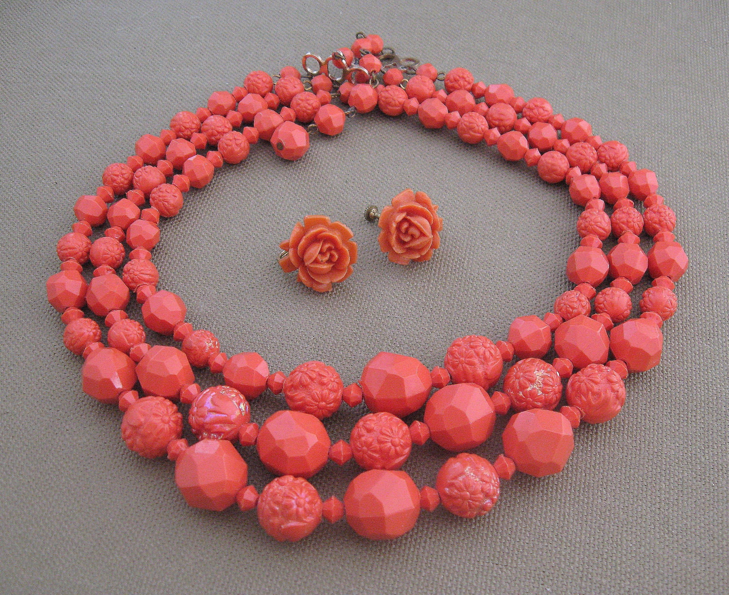 Vintage Carved Coral Flowers Bead Necklace Set