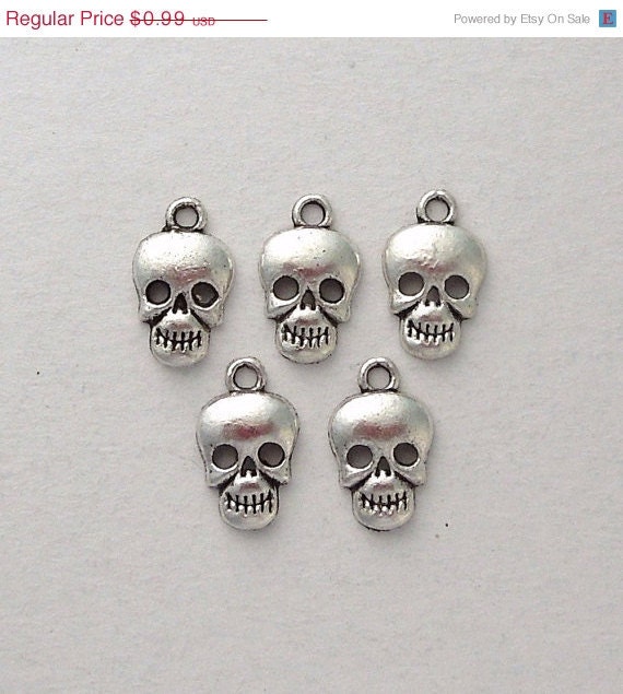 SALE SALE SALE 5 Tibet Silver Skull Charms 1527