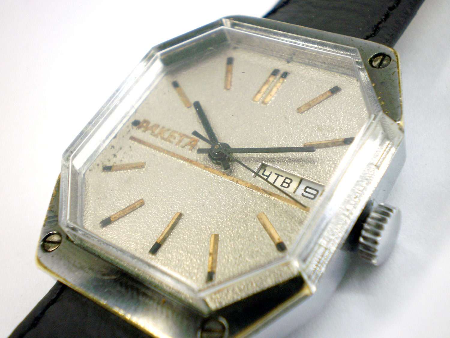 Vintage Raketa Mens mechanical watch from Soviet/Ussr