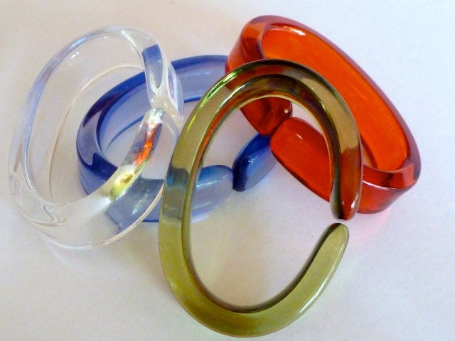 Mid-Century Lucite Napkin Rings- Set of 4 Red, Green, Blue and Clear