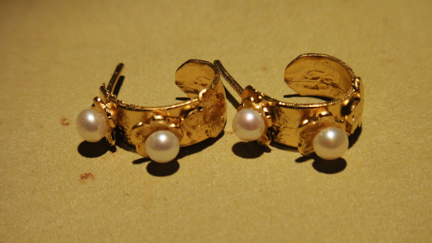 Spring Flower Collection - Small Pearl Earring