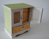 Refurbished Vintage Jewelry Box - Green Grass and Fresh Yellow Flowers