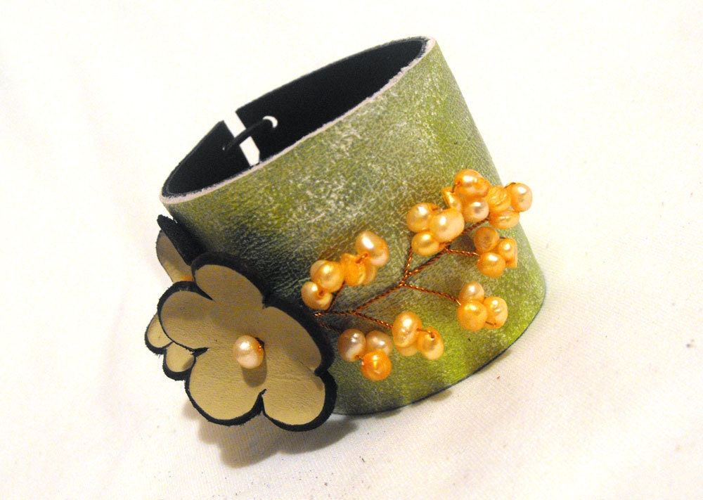 Stylish leather bracelet with pearls Sale - julishland