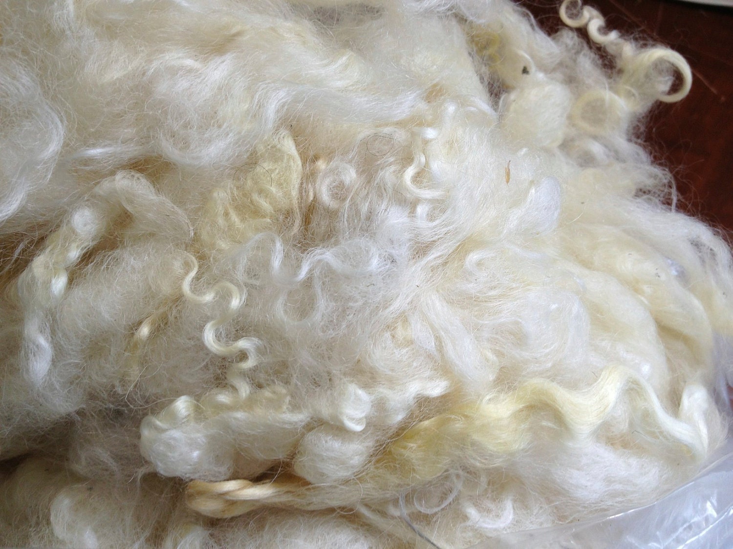 Scoured White Wensleydale Fleece - 4oz Spinning Carding Felting Fiber