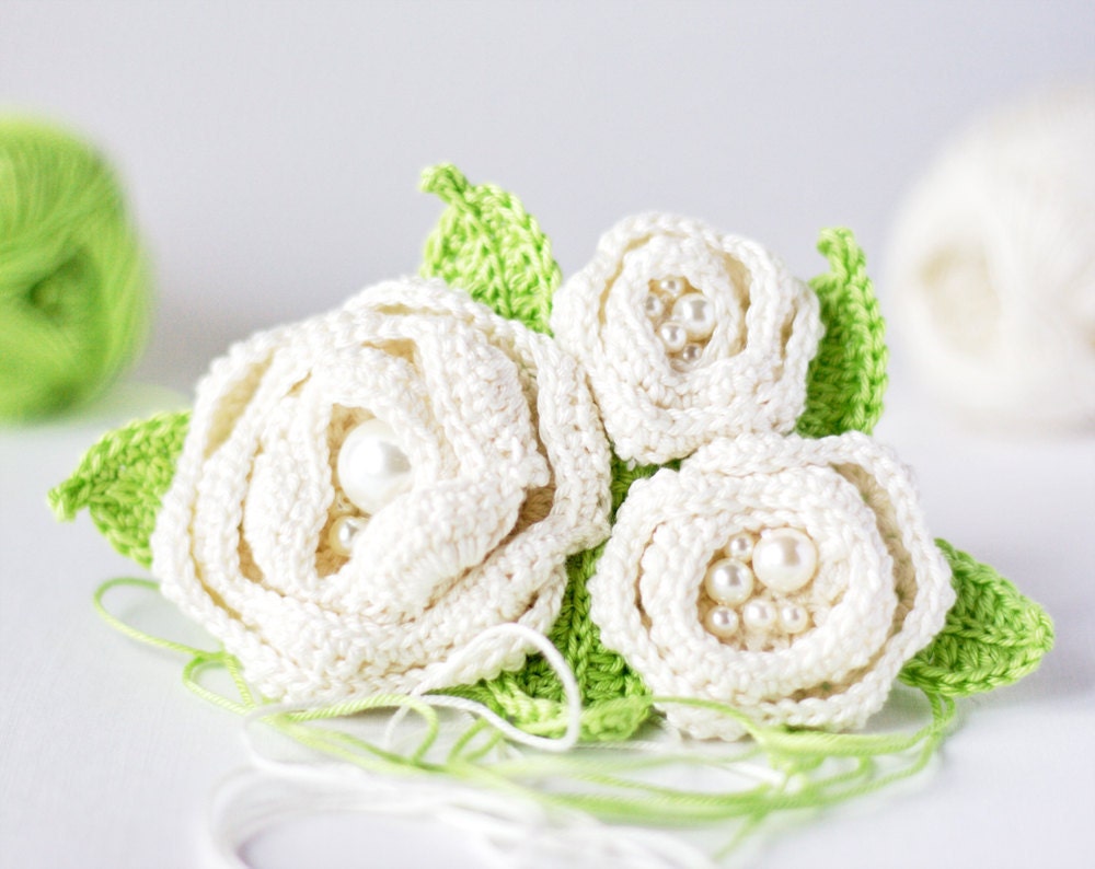 Original spring crocheted accessory on hoop. White and green flower hair clip, brooch or headband(0711020). - ArsiArt