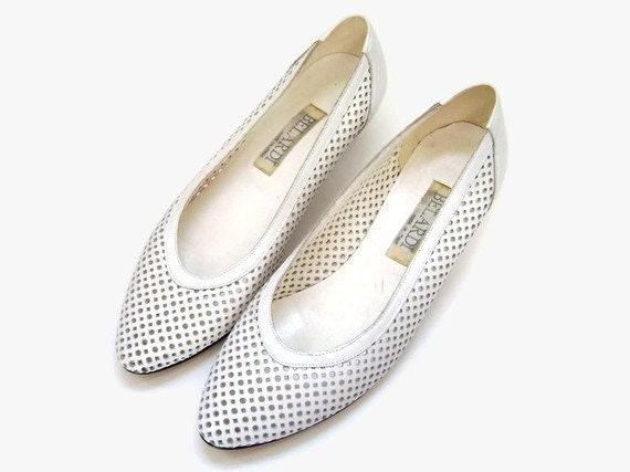 1980s White Shoes with Cutout Pattern  (size 6 1/2, size 6.5) - ragsfeathers