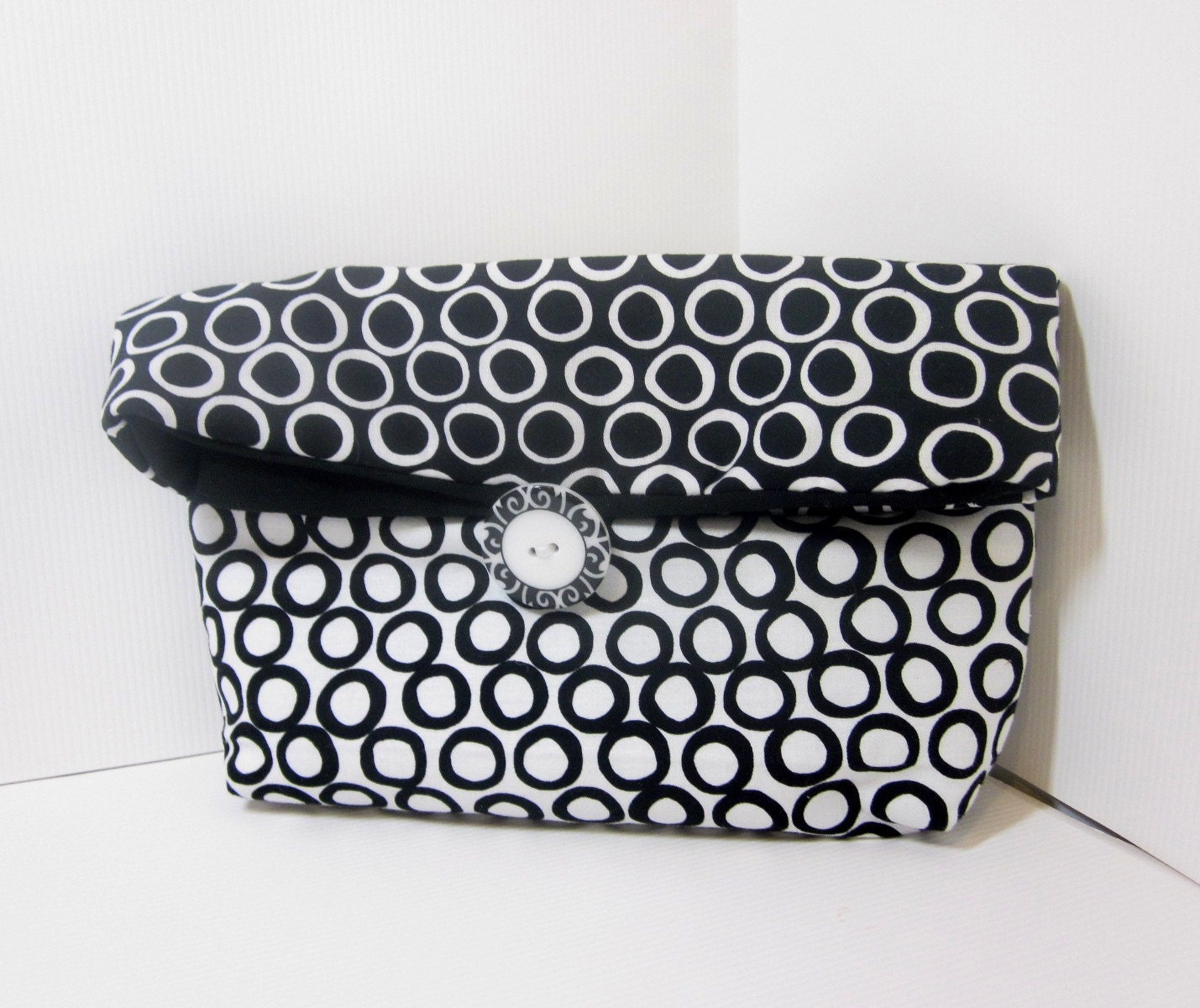 Flat Bottom Clutch  -Black and White Circles