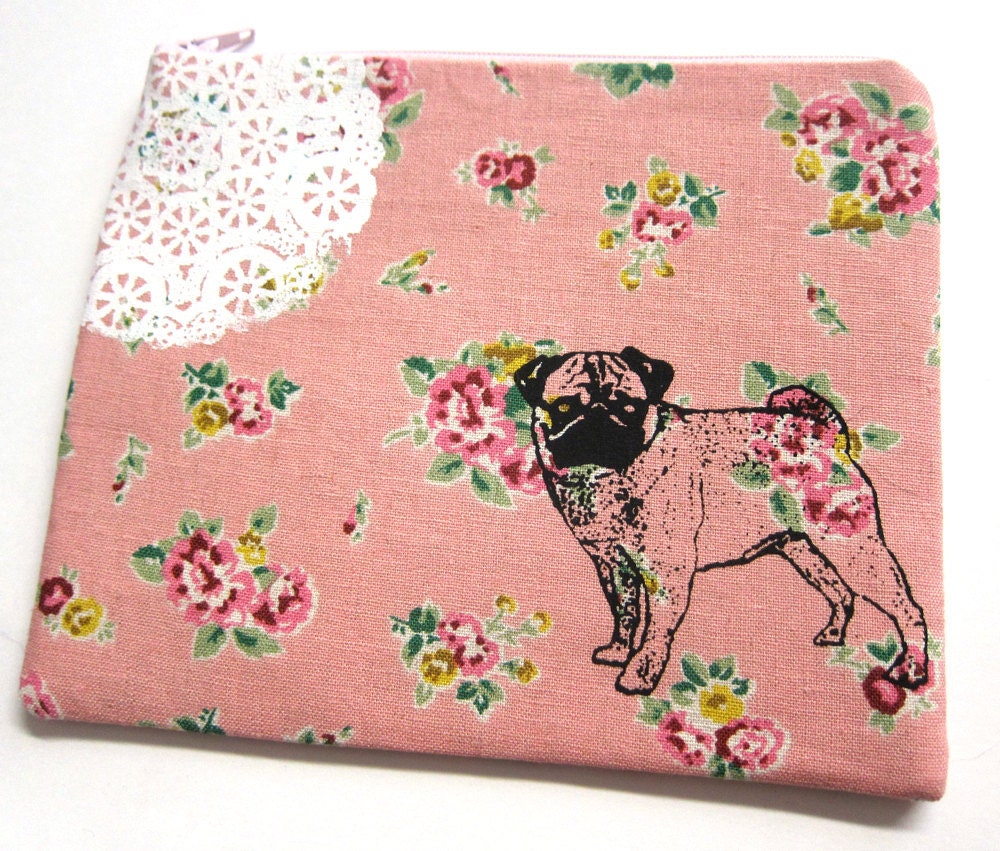Pouch Pug and Lace on Pink Floral Linen