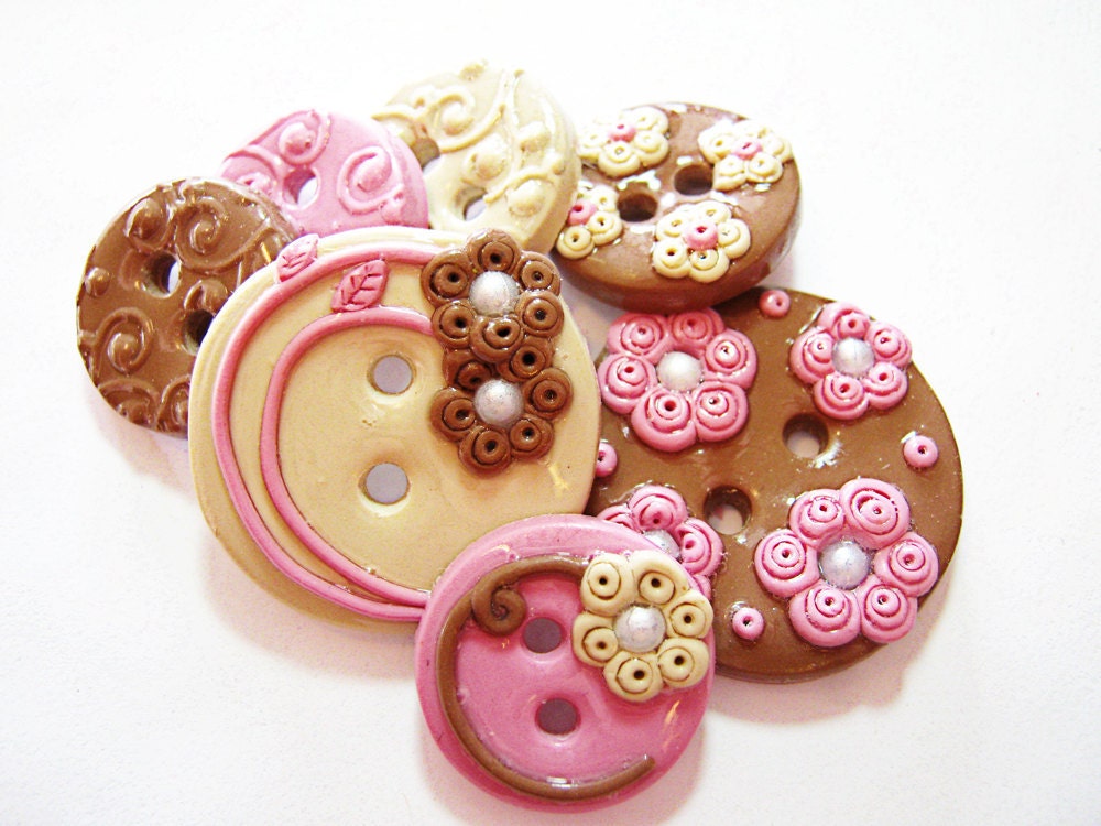 Hillary (handmade buttons set of 7)