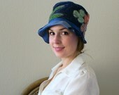 vintage 1920s cloche -- blue velvet and floral applique -- Flapper Cloche