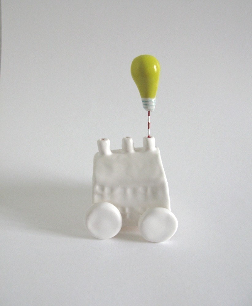 Mobile Idea Factory - little ceramic sculpture on wheels