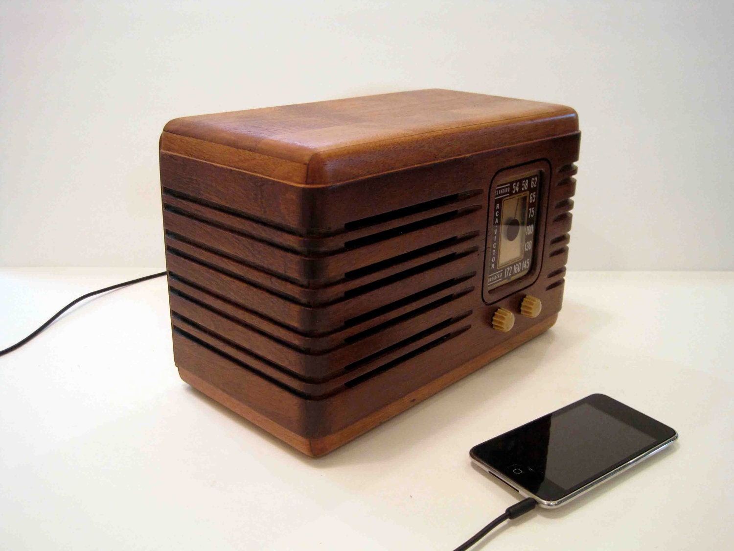 AM/FM radio and Mp3 speaker made form Vintage RCA Victor tube radio