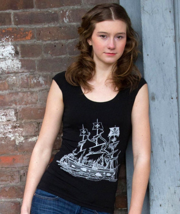 Pirate Ship Kraken Tee Womens Scoop Neck LARGE