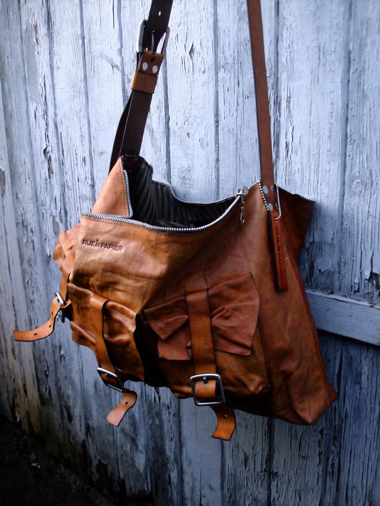 SALE //// Leather Messanger Bag / Roomy / 3 Cargo Pockets / Eco Leather / Made to order