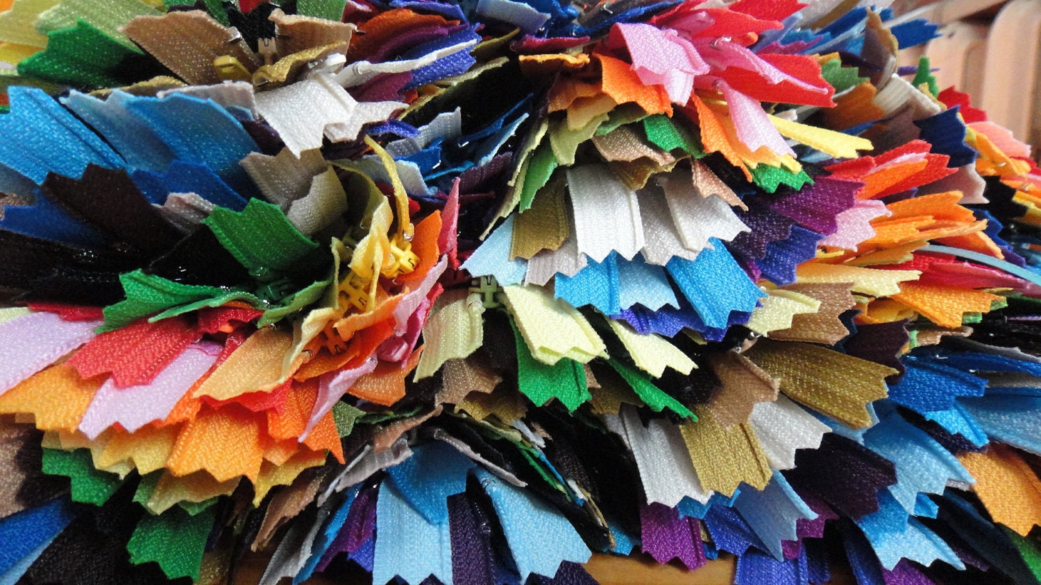 SALE Wholesale 25 Assorted 8 Inch YKK Zippers