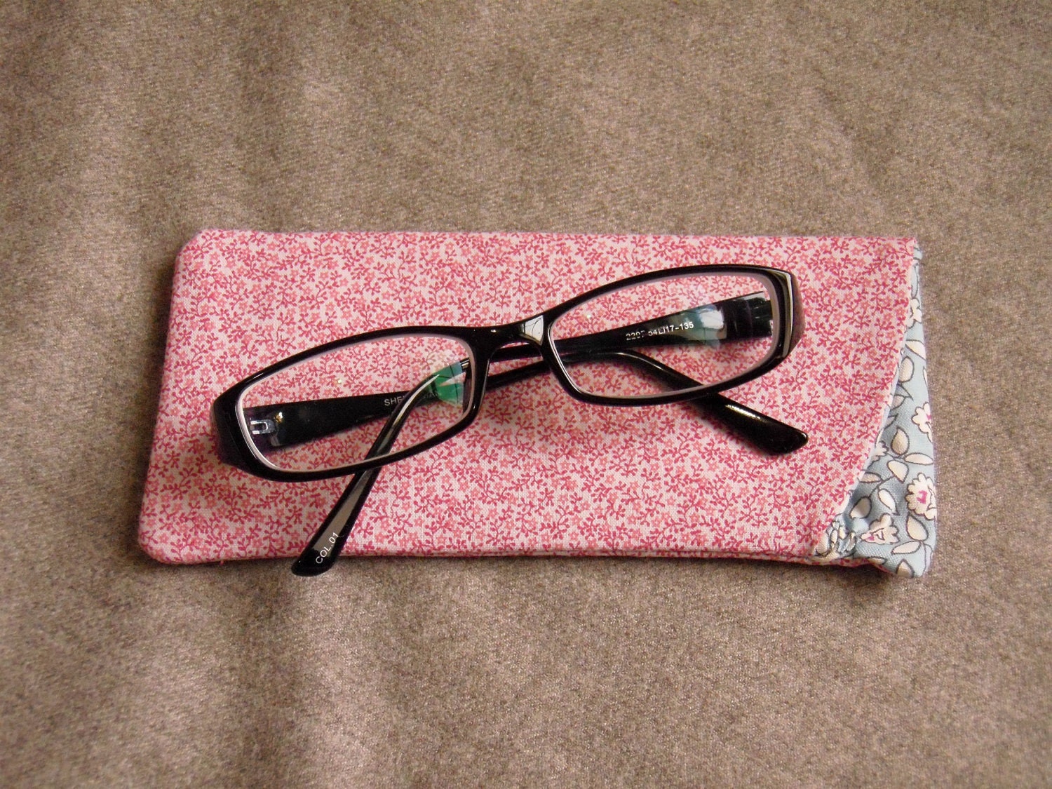 Red floral print sunglasses case / spectacle case with pale blue floral lining