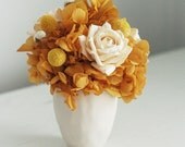 Honey -dried flower arrangement