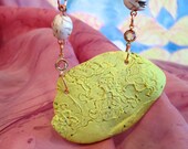 Yellow flower relief pendant skulls necklace.