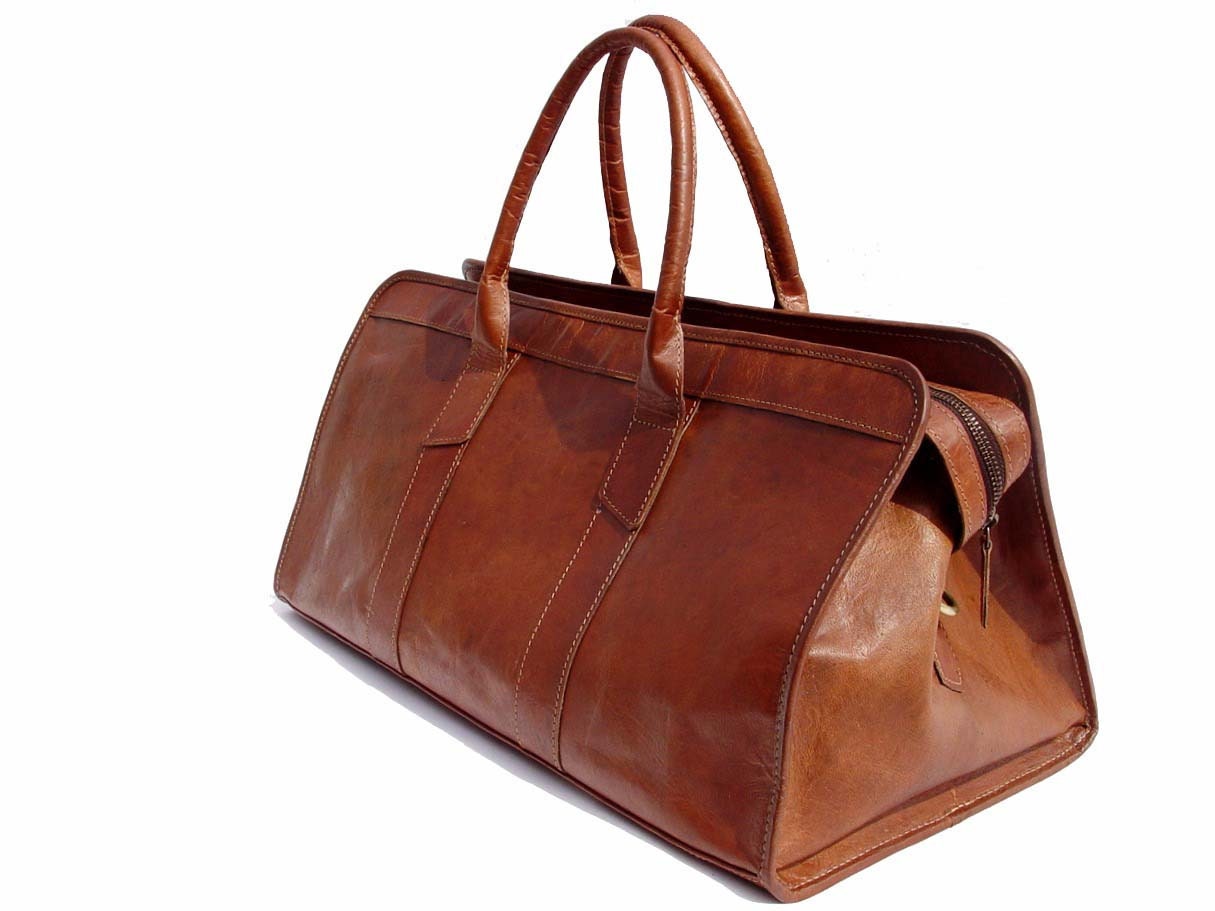 Vintage Retro Looking Weekender / Carry On / Travel Duffle Bag - Traveler