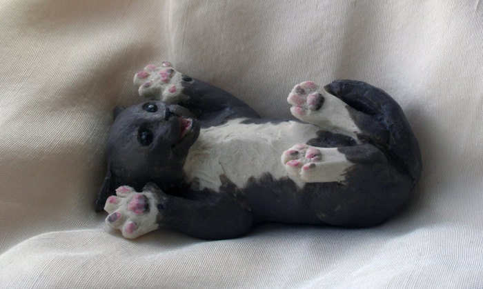 Surprised Kitty "Co-meme-orative" miniature in glazed porcelain, Celebrity Animal II