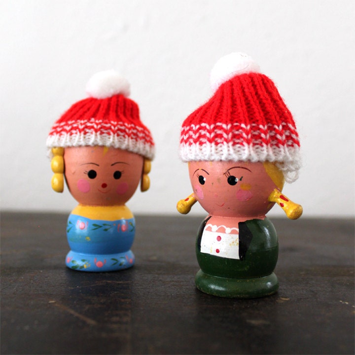 Vintage Egg Cup Girls with Knitted Hats