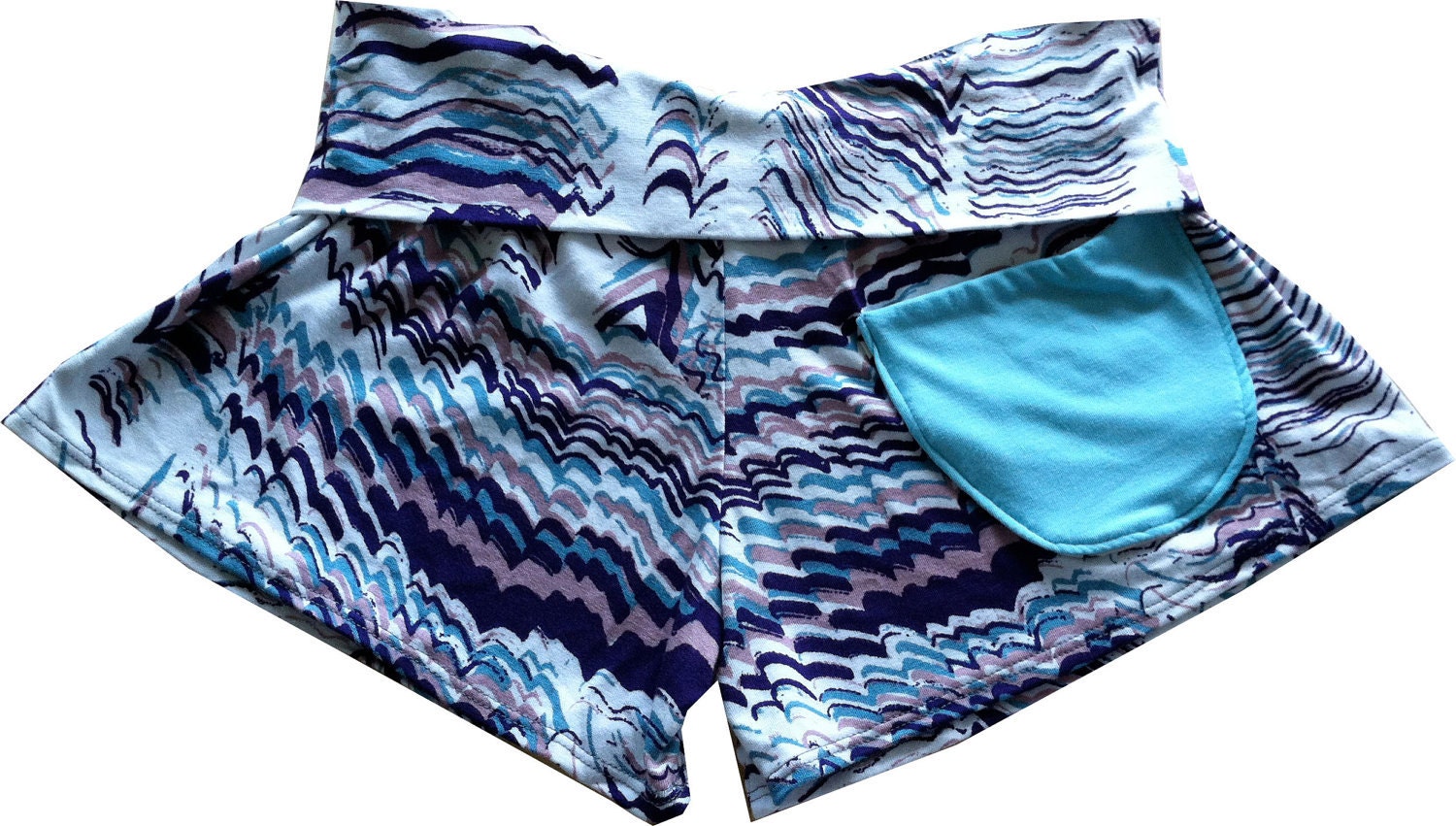 Stretchy Knit Shorts in Organic Lines With Back Pocket