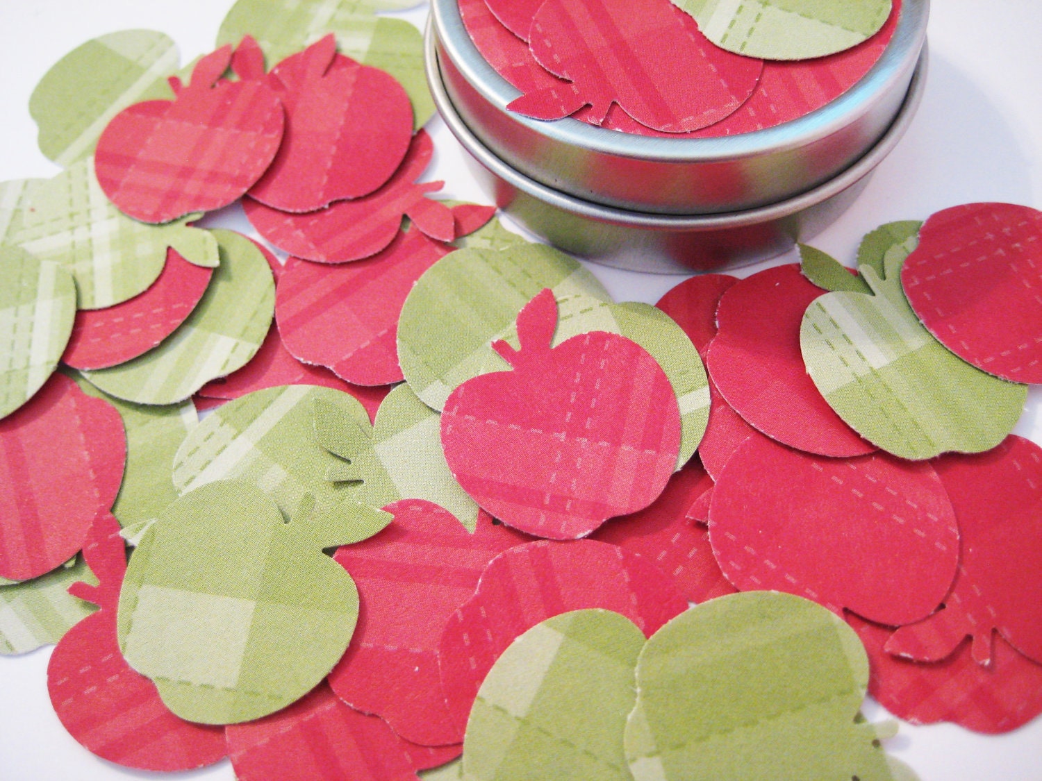 Apple confetti, red and green (50 pieces)