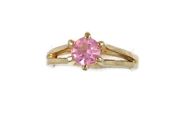 Pink solitaire ring- Vintage Austrian crystal  -  Size 9 - Gold Tone - InVintageHeaven