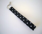 Keychain/White Dot On Black-Around 10.5"