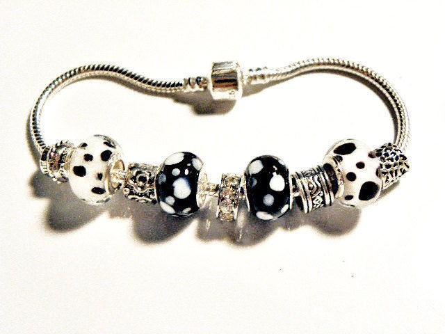 FREE SHIPPING   European Beads Bracelet Black White PB597