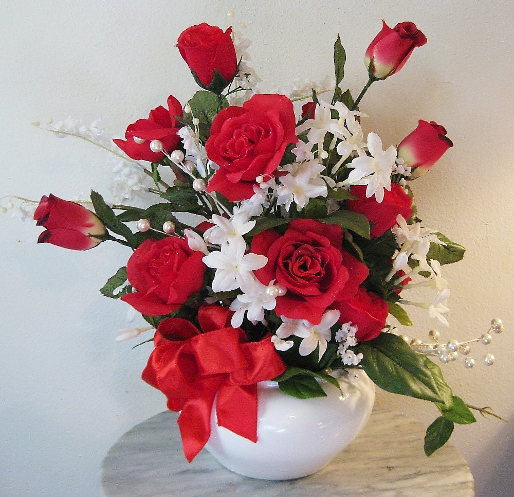 Red Rose Rhapsody Flower Arrangement