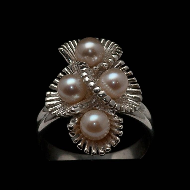 Flamenco Ring- White Pearl