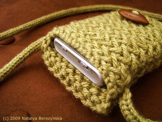 iPhone Android Case Knitted Neck Bag Olive Green Moss Avocado, Eco-Friendly Strap Wooden Button Vegan fttt dreamt elitett teamspirit