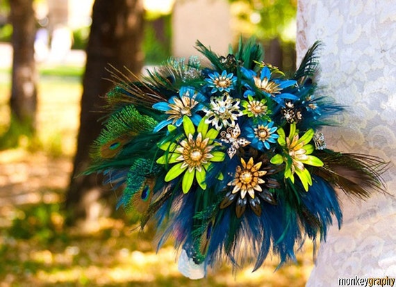 Bridal bouquet of brooch and feather PEACOCK PRIDE wedding keepsake made