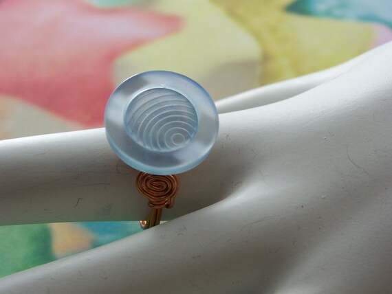 Copper wire wrapped ring with vintage blue swirl button sz 6.75 - FREE SHIPPING