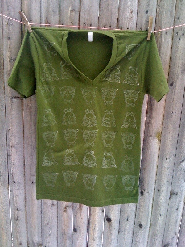 OWLS abound ON OLIVE TEE