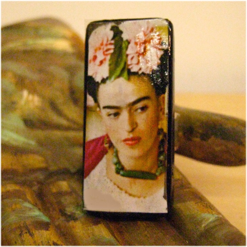Frida Kahlo with Flowers - Ring