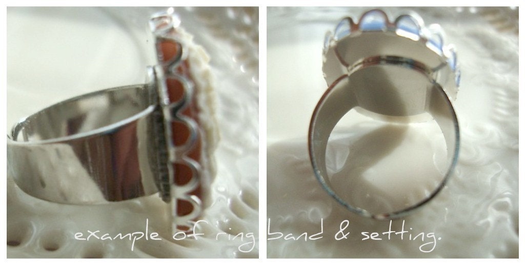 Noir Charlotte- Cameo Ring - Med