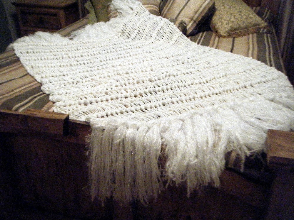 White Home Accent Fringe Throw Blanket.  Sofa Couch Shabby Chic Decor. Long, Textured Shag Tassels. Free Shipping International, US