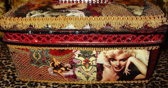 Marlyn Monroe goes to the circus recycled makeup  case by C. Reinke   REAL MINK on reserve for  Gewn