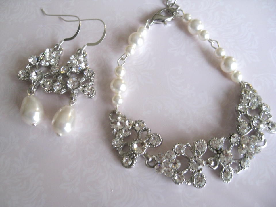 Rhinestone and pearl bracelet earrings set