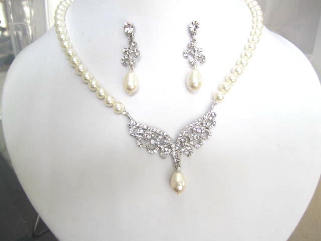 Bridal Collection Pearl and Rhinestone Necklace set Roman