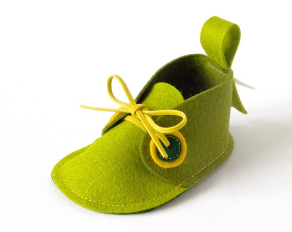 Green baby shoes - boys & girls - newborn soft booties, unisex baby gift crib shoes, baby slippers