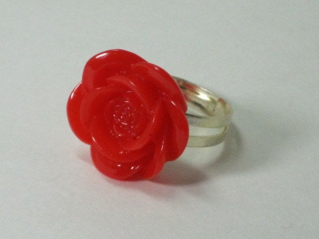 Vintage Inspired Lucite Flower Ring on Silver Adjustable Band