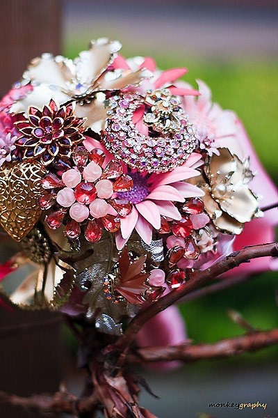 Brooch wedding bouquet BELLES FLEURS II vintage brooches earrings and 