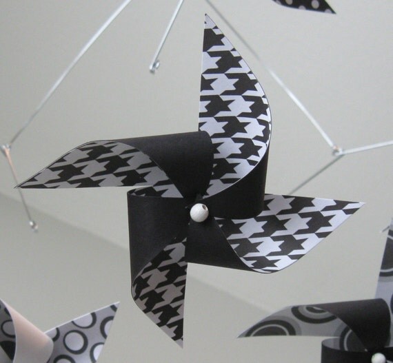 Pinwheel Baby Crib Mobile : Black and White