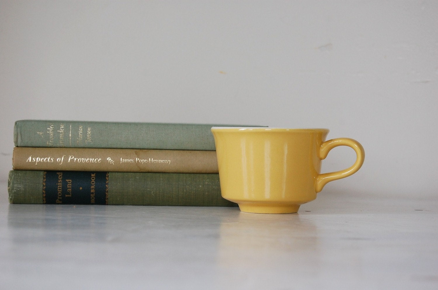 Vintage Daffodil Yellow Coffee Mugs - set of 4