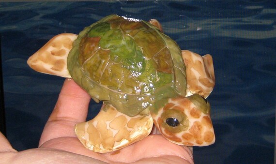 Sea turtle pot hanger figurine