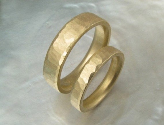 hammered wedding band set matching wedding rings in 14k gold